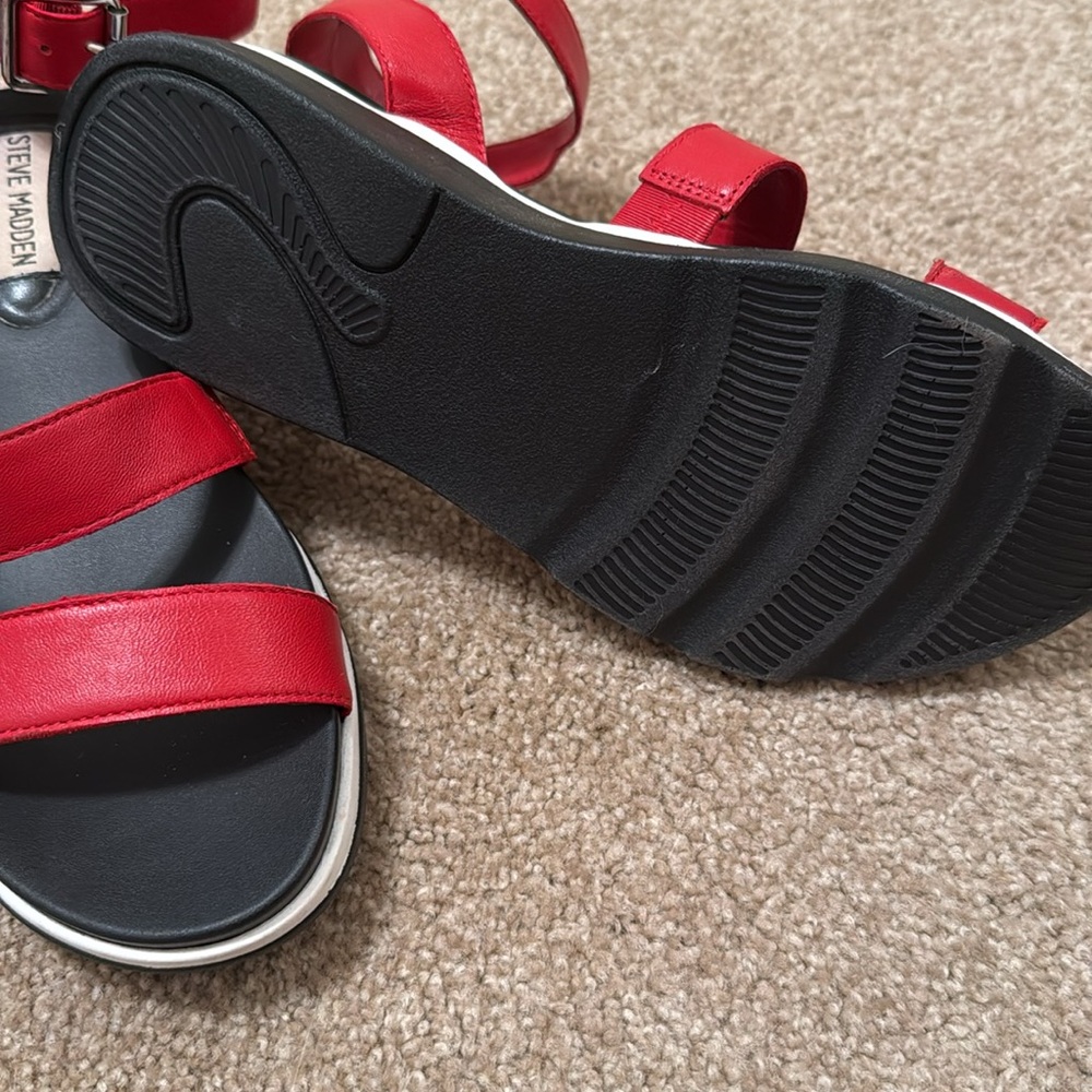 Steve Madden red sandals.. New - Picture 3 of 7